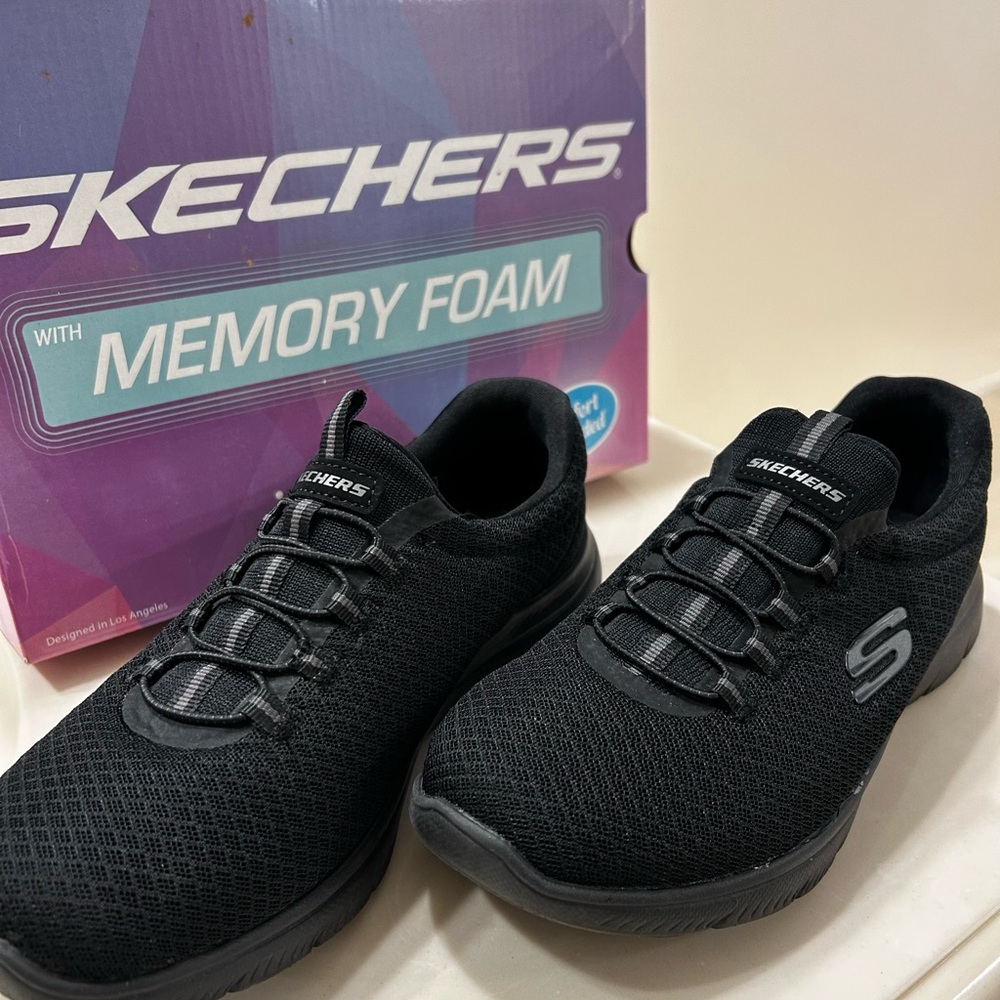 Skechers Summits slip-on with memory foam, black, NWT size 6.5 US Women